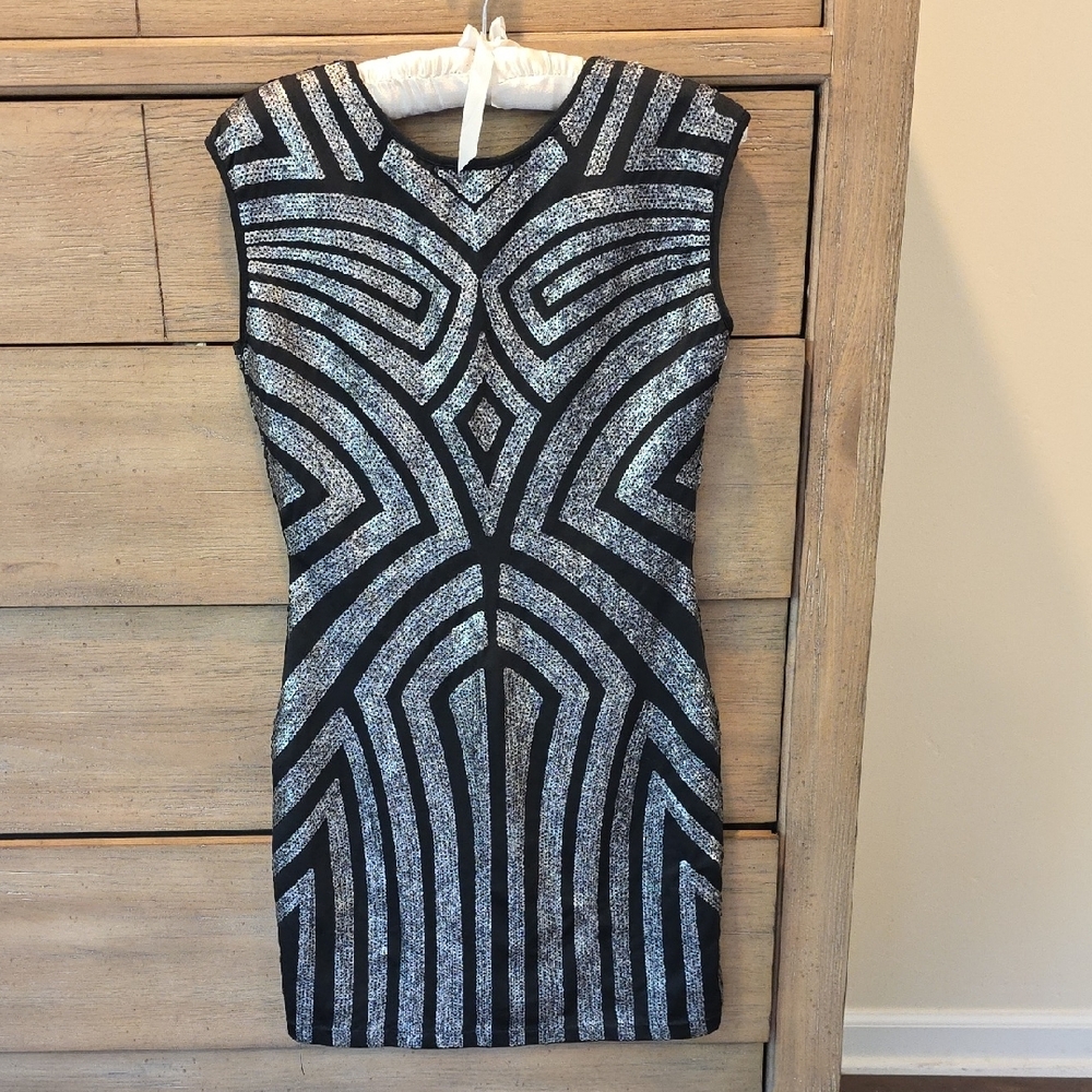 Romeo & Juliet Couture Black and Silver Mini Dress - Picture 4 of 6